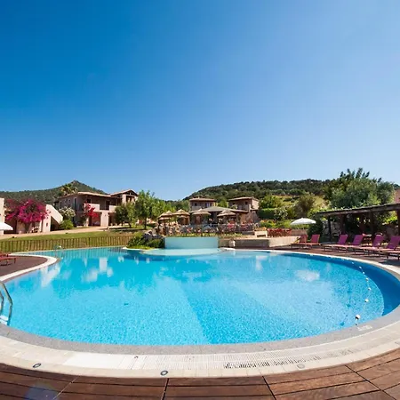 Two-room In A Complex With Communal Pool In Sardinia